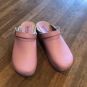 Girls Dansko Sanita clogs size 33 (1.5)